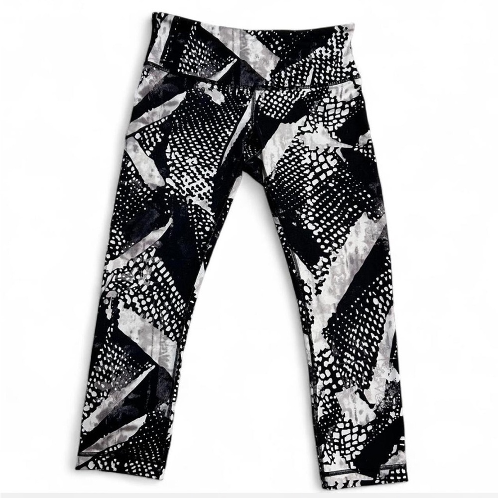 Lululemon Black and White Cropped Leggings, No Size Tag (see description)